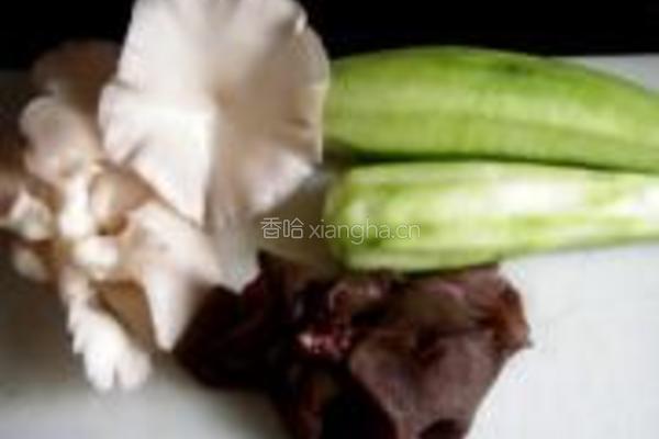 胜瓜炒菌菇的做法图解1