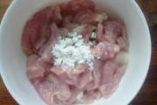 秋葵炒肉片的做法图解2