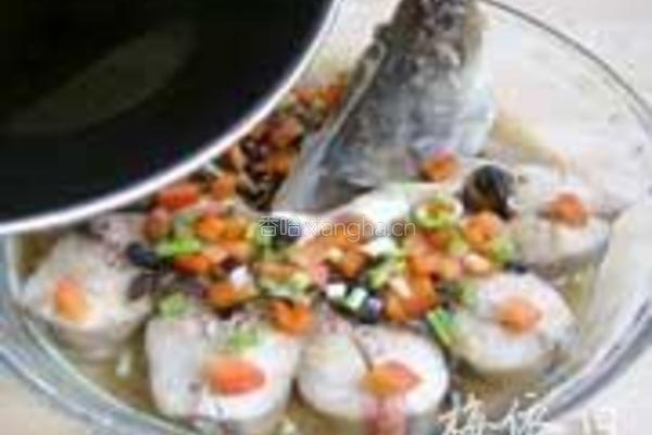 香辣豆豉蒸鲈鱼的做法图解7