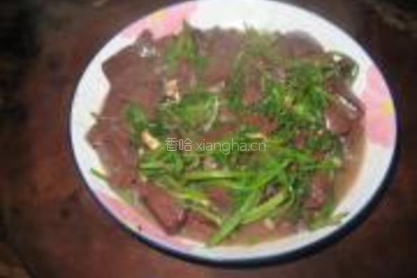 芹菜炒猪红的做法图解6