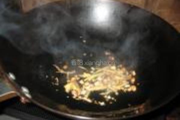 芹菜炒猪红的做法图解3