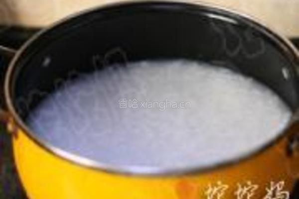 皮蛋瘦肉粥的做法图解2