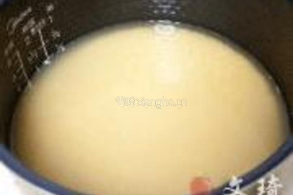 腊肉焖小米的做法图解2
