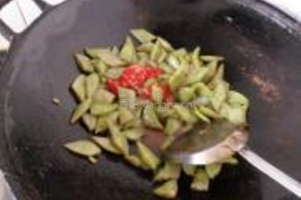 蒜蓉辣酱炒扁豆的做法图解6