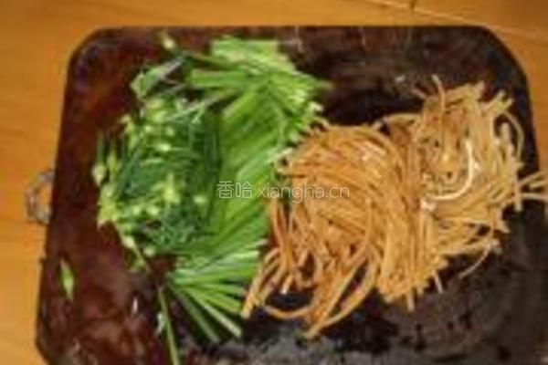 韭苔炒豆腐丝的做法图解2