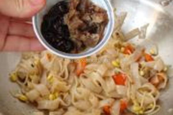 豉椒牛肉炒河粉的做法图解4