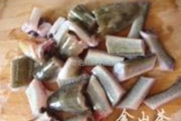海鲶鱼炖茄子的做法图解1
