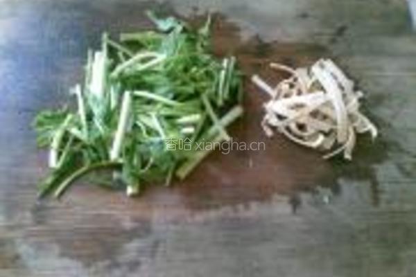 水芹菜炒千张的做法图解1