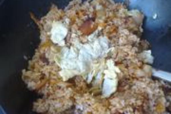 海鲜风辣白菜炒饭的做法图解6