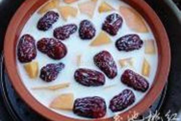 木瓜红枣炖鲜奶的做法图解4