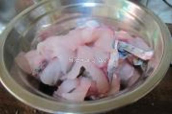 南熘鱼片的做法图解1