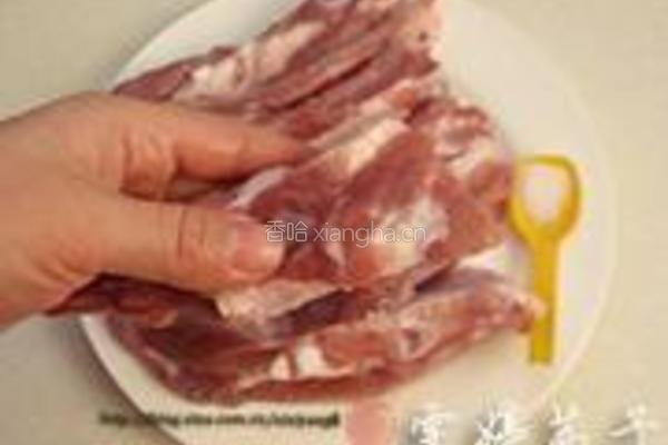祕制芥末味蒜香烤肋骨的做法图解2
