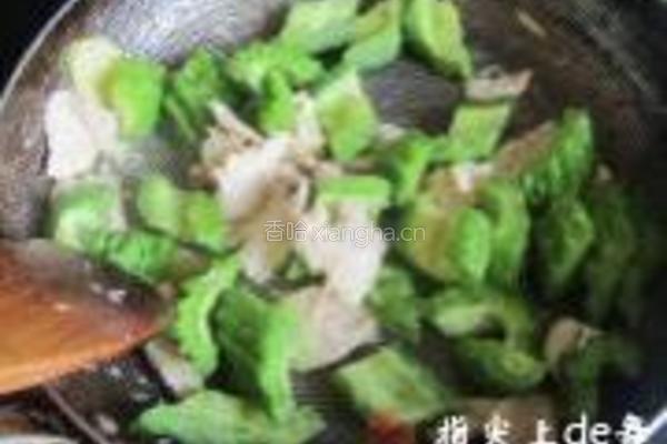 香菠凉瓜炒鸡片的做法图解12