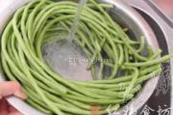 肉末酸豆角的做法图解1