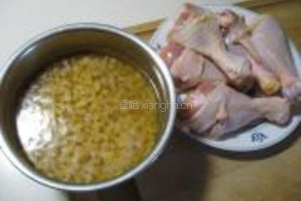 黄豆焖鸡腿的做法图解1