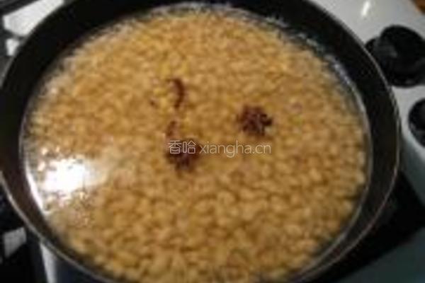 黄豆焖鸡腿的做法图解2