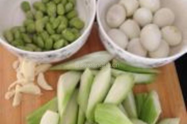 丝瓜毛豆鹌鹑蛋的做法图解2