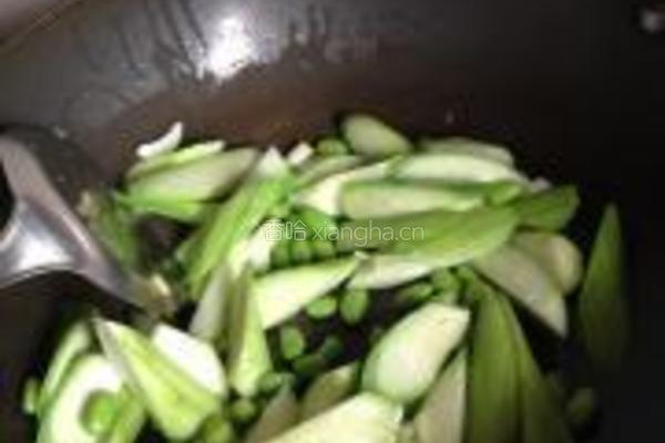丝瓜毛豆鹌鹑蛋的做法图解4