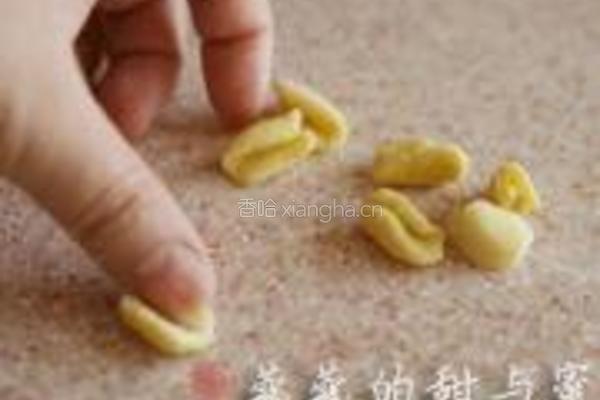 北极甜虾酸菜杂粮猫耳面的做法图解5