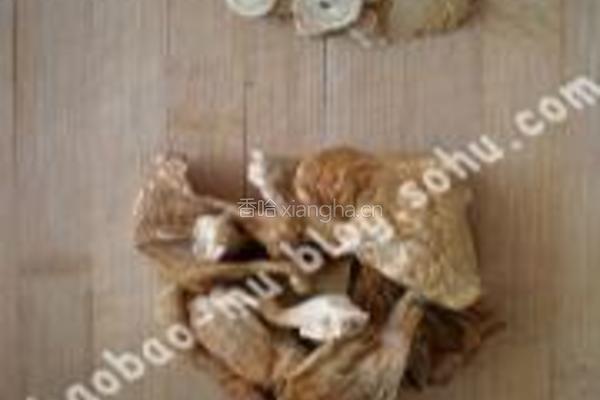 黄芪天麻干蘑鸡架汤的做法图解4