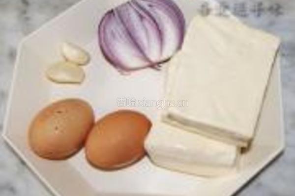 咸肉泡菜炒豆腐的做法图解1