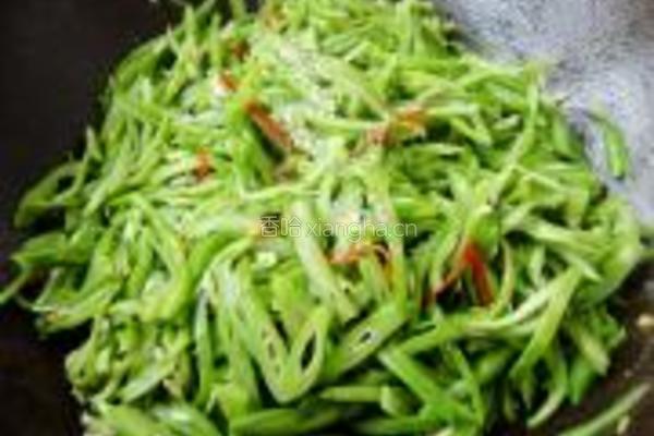 清炒豆角丝的做法图解7