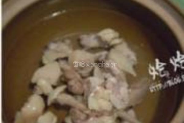 苹果川贝鸡汤的做法图解3