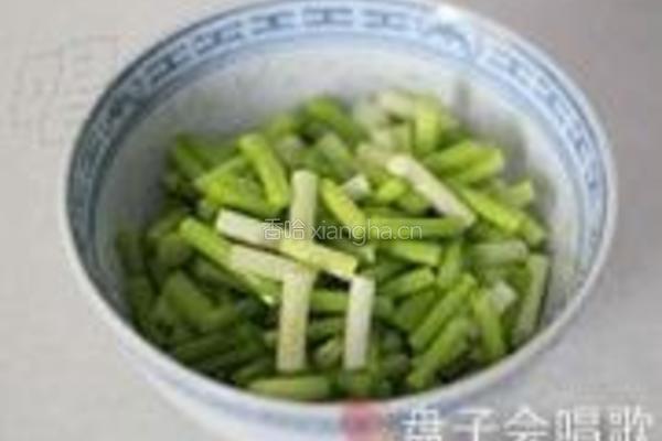 蒜苗酸豇豆爆鸡杂的做法图解6