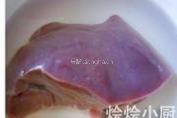 枸杞叶猪肝汤的做法图解1