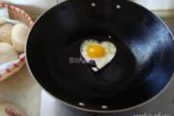 酱油爱心蛋的做法图解4