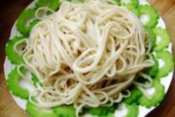 苦瓜鸡蛋炸酱面的做法图解8