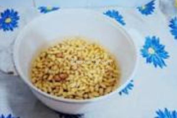 黄豆炖猪脚的做法图解2