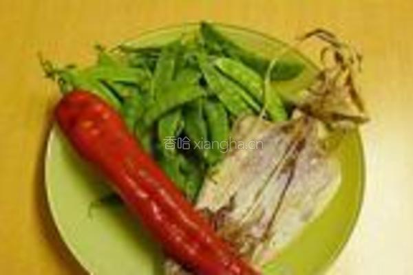 鱿鱼干炒荷兰豆的做法图解1