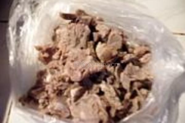 胡萝卜羊肉小炒的做法图解1