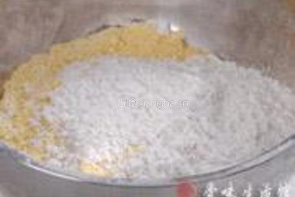 玉米面窝窝头的做法图解1