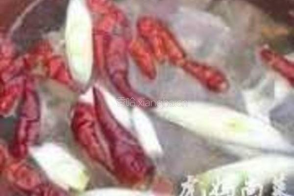 火腿芋头煲的做法图解1