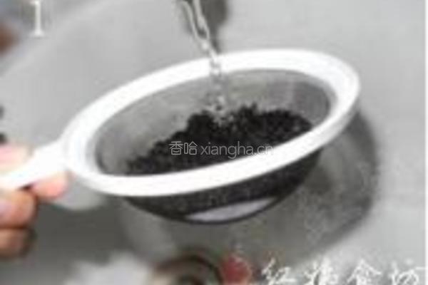 首乌芝麻糊的做法图解1