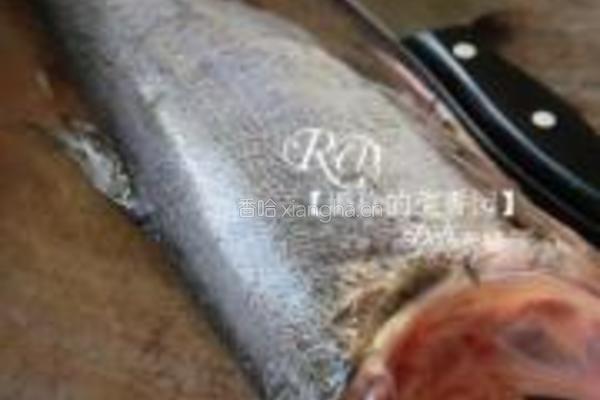 花鲢鱼片豌豆尖汤的做法图解1
