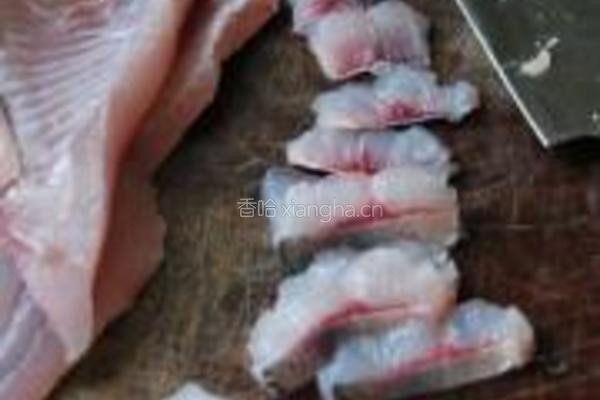 花鲢鱼片豌豆尖汤的做法图解4