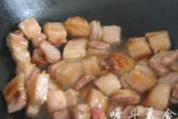 板栗大蒜烧肉的做法图解3