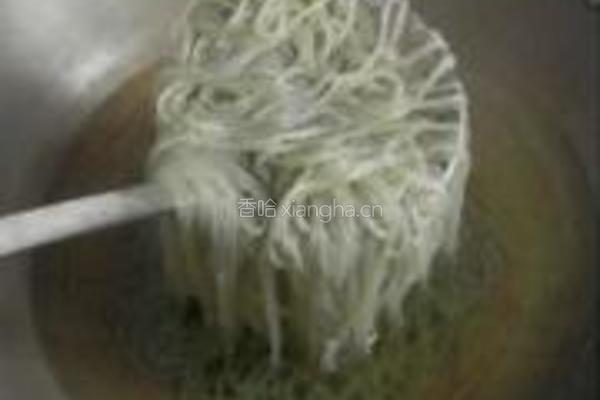 凉拌红薯粉条的做法图解3