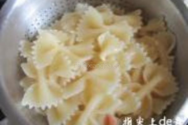 茄汁焗意面的做法图解2