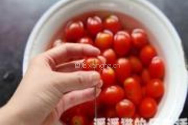 冰镇蜂蜜圣女果的做法图解2