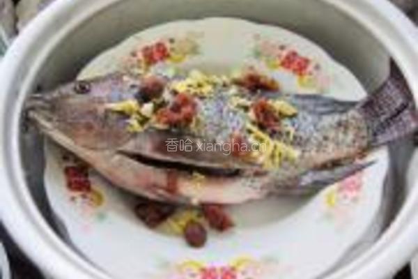 梅子蒸鱼的做法图解3