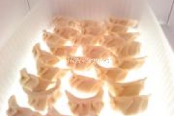 玉米荸荠猪肉饺的做法图解5