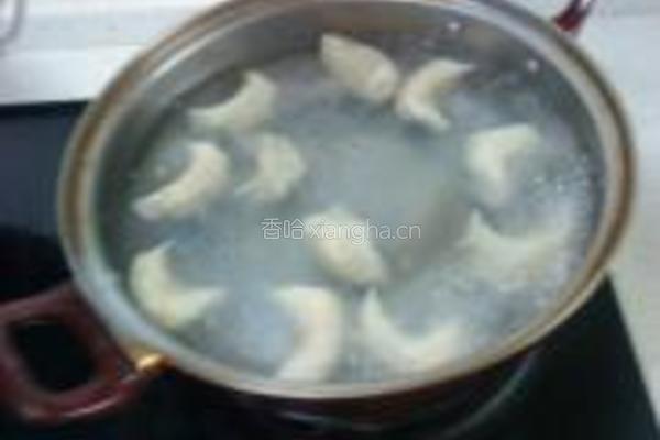 玉米荸荠猪肉饺的做法图解6
