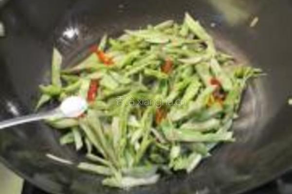 豆腐干炒扁豆的做法图解6
