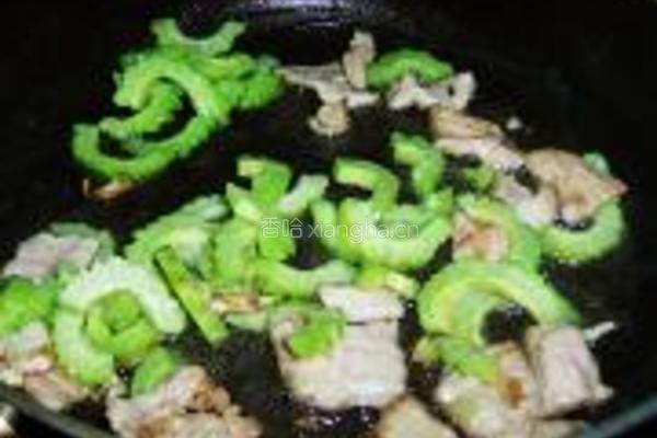 肉片炒苦瓜的做法图解7