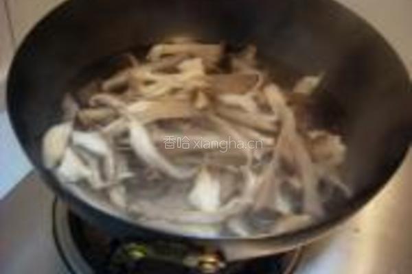 蘑菇炒肉片的做法图解3