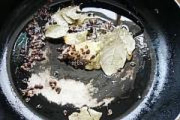 菌菇烧鱼片的做法图解5